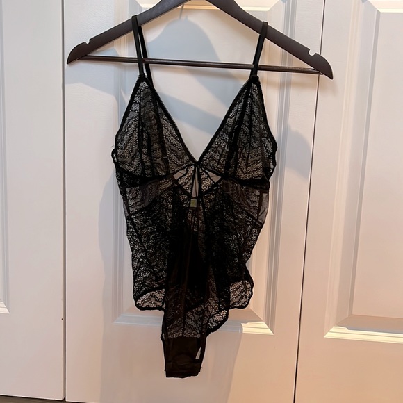 Medium Black Lace Hoxton Chic Bodysuit - Picture 1 of 4